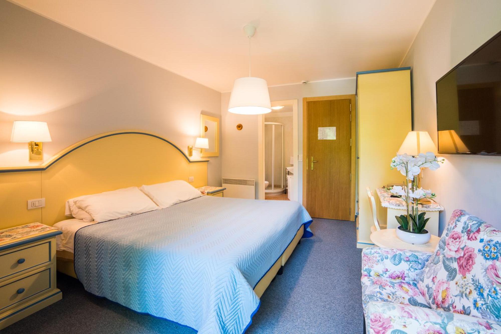 Albergo Milano Snc Lanzo dʼIntelvi エクステリア 写真