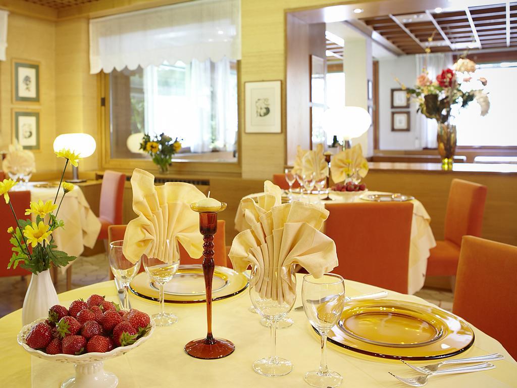 Albergo Milano Snc Lanzo dʼIntelvi エクステリア 写真