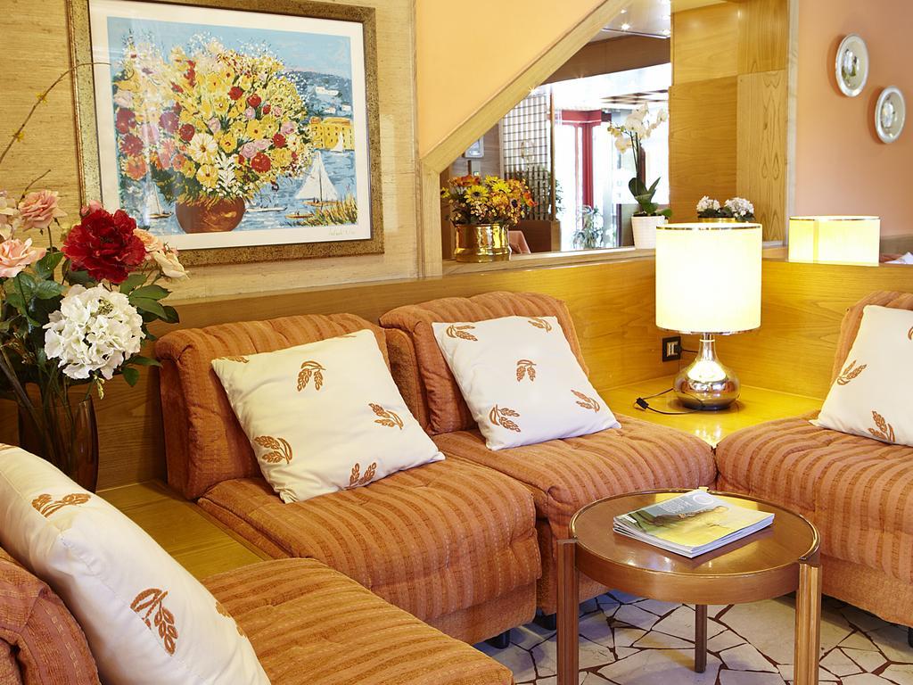 Albergo Milano Snc Lanzo dʼIntelvi エクステリア 写真
