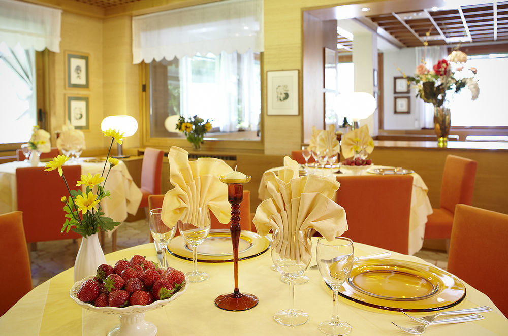 Albergo Milano Snc Lanzo dʼIntelvi エクステリア 写真